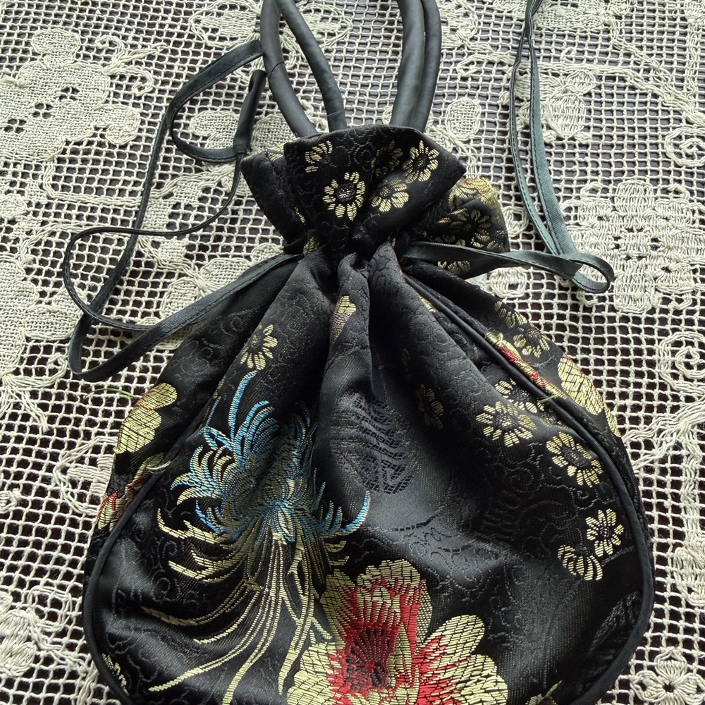 Brocade black and red Floral Satin Drawstring evening bag - Picture 2 of 5